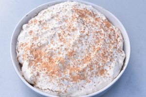 Æblekage med kokosmarengs - god opskrift