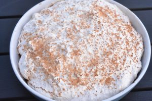 Æblekage med kokosmarengs - god opskrift