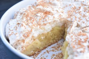 Æblekage med kokosmarengs - god opskrift