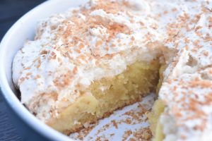 Æblekage med kokosmarengs - god opskrift