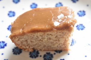 Kanelkage med karamelglasur - nem god kage