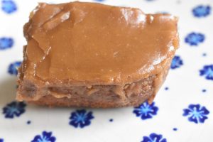 Kanelkage med karamelglasur - nem god kage