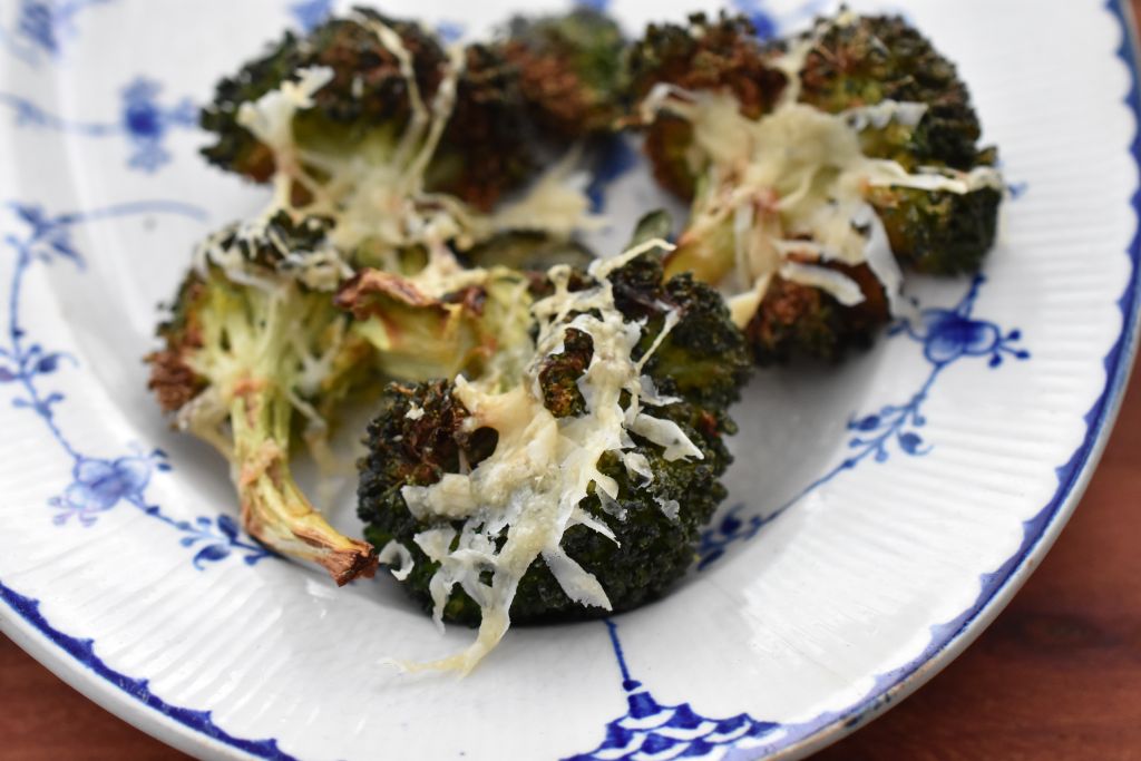 Broccoli i ovn med parmesan - bagt broccoli