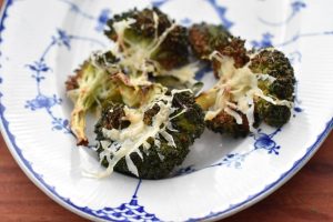 DSC_2800 • nogetiovnen.dk Broccoli i ovn med parmesan - bagt broccoli