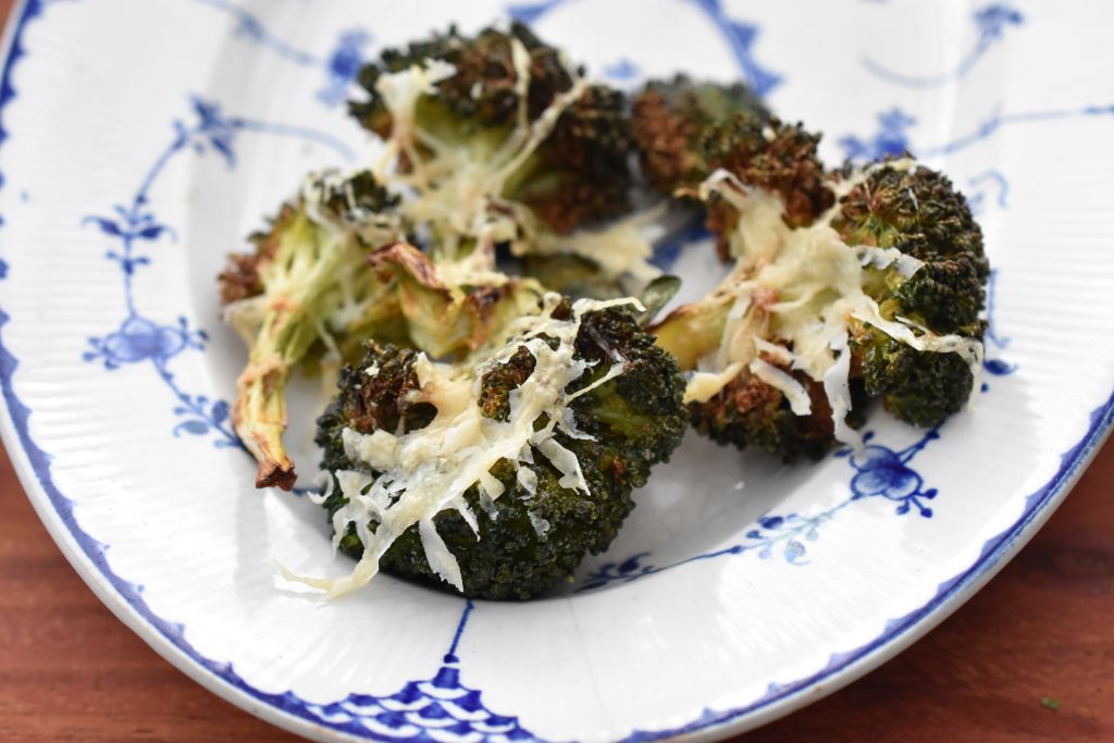 DSC_2800 • nogetiovnen.dk Broccoli i ovn med parmesan - bagt broccoli