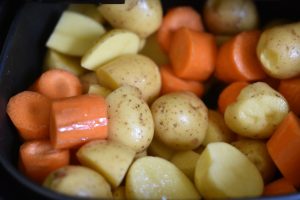 Gulerødder og kartofler i airfryer - nem opskrift