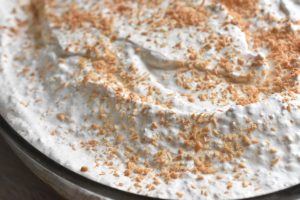 Rabarberkage med kokosmarengs - opskrift