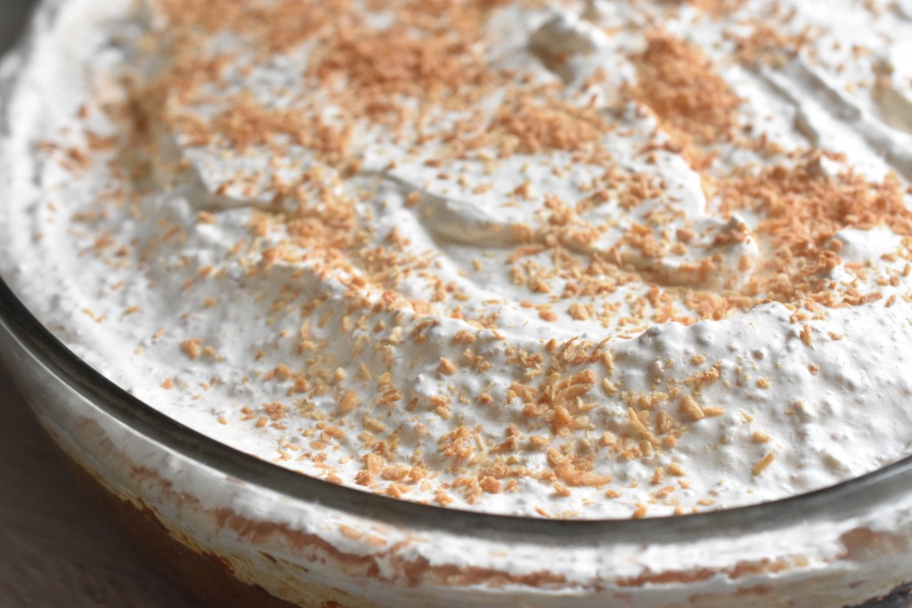 Rabarberkage med kokosmarengs - opskrift