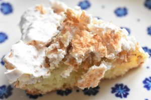 Rabarberkage med kokosmarengs - opskrift