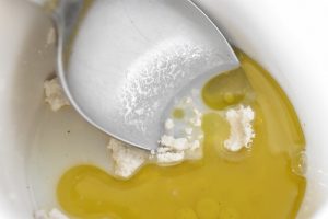 Kage i kop med rabarber & vanilje - opskrift