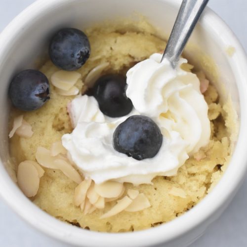 Kage i kop med rabarber & vanilje - opskrift