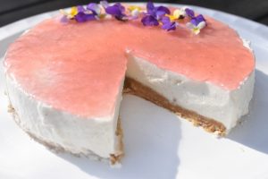 Koldskålskage med rabarber - nem opskrift