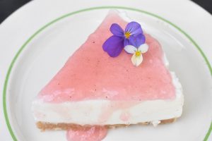 Koldskålskage med rabarber - nem opskrift