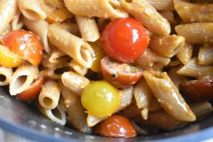 Pesto pasta med tomater - nem lækker opskrift