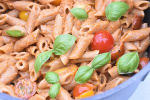 Pesto pasta med tomater - nem lækker opskrift