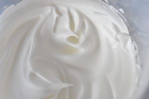 Lagkage med rabarber flødeskum og kokos