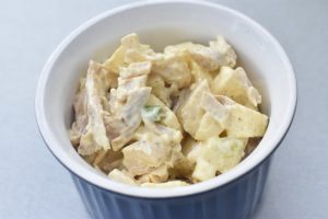 DSC_0148 • nogetiovnen.dk Kyllingesalat - nem opskrift med karry og æble