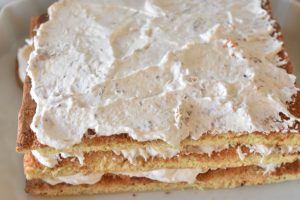 Firkantet lagkage med rabarber og kokos