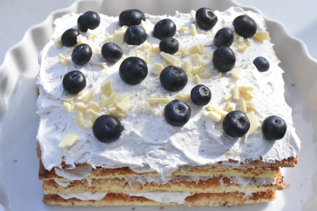 Lagkage med rabarber flødeskum og kokos