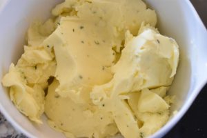 Hvidløgsbrød med parmesanost - nem opskrift