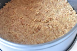 Cheesecake med kiksebund - nem opskrift