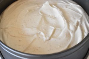 Cheesecake med kiksebund - nem opskrift