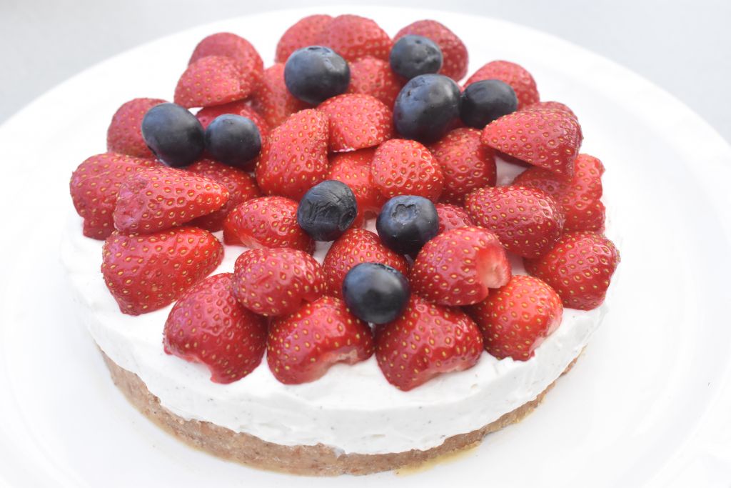 Cheesecake med kiksebund - nem opskrift