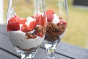 DSC_0290 • nogetiovnen.dk Dessert i glas med skyr, Bastogne og jordbær