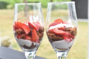DSC_0297 • nogetiovnen.dk Dessert i glas med skyr, Bastogne og jordbær