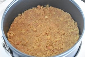 Koldskålskage med rabarber - nem opskrift