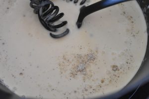 Koldskåls panna cotta med rabarber - opskrift