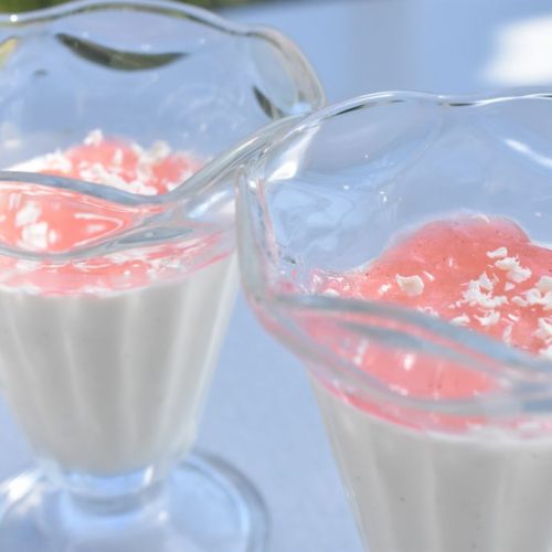 Koldskåls panna cotta med rabarber - opskrift