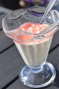 DSC_2127 • nogetiovnen.dk Koldskåls panna cotta med rabarber - opskrift