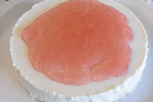 Koldskålskage med rabarber - nem opskrift