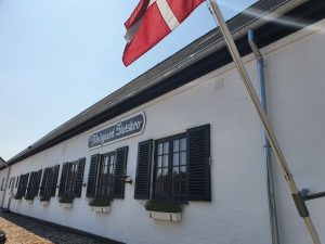 2021-07-24 14.13.44 • nogetiovnen.dk Meilgaard slotskro - på cykeltur i Meilgaard skov