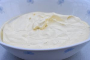 Råcreme til frugtsalat & desserter - nem opskrift