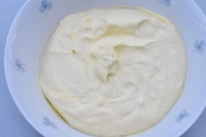 Råcreme til frugtsalat & desserter - nem opskrift