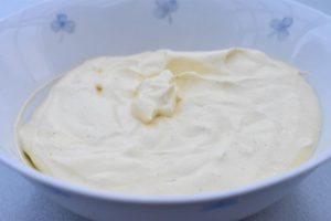 Råcreme til frugtsalat & desserter - nem opskrift