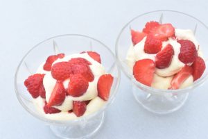 Råcreme til frugtsalat & desserter - nem opskrift