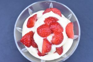 Jordbær med råcreme - nem dessert opskrift