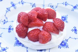 DSC_0478 • nogetiovnen.dk Marengs fuglereder med flødeskum & jordbær