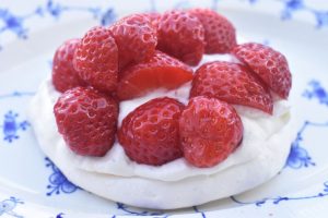 DSC_0498 • nogetiovnen.dk Marengs fuglereder med flødeskum & jordbær