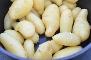 Nye danske kartofler med persille - kogetid 