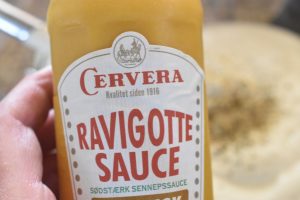 Kold kartoffelsalat med ymer, mayonnaise og ravigotte