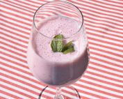 Jordbær smoothie - nem opskrift med yoghurt