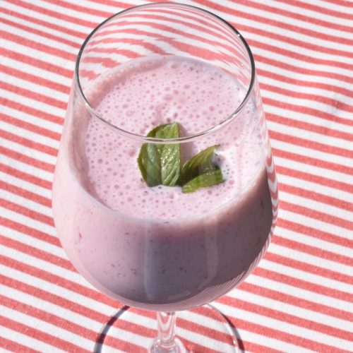 Jordbær smoothie - nem opskrift med yoghurt