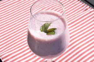 Jordbær smoothie - nem opskrift med yoghurt