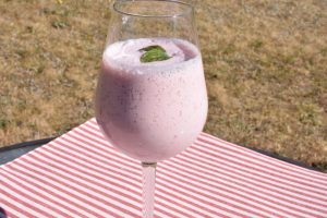 Jordbær smoothie - nem opskrift med yoghurt