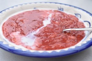 Jordbærgrød - opskrift på hjemmelavet rødgrød