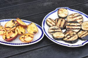 Grillede nektariner til dessert eller salat og grillet aubergine
